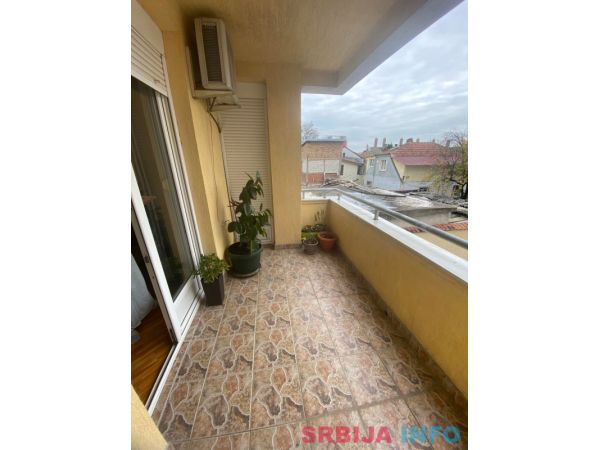 Izdaje se stan - Prvomajska, Zemun - 600 e na I spratu