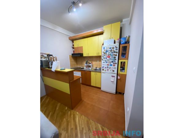 Izdaje se stan - Prvomajska, Zemun - 600 e na I spratu