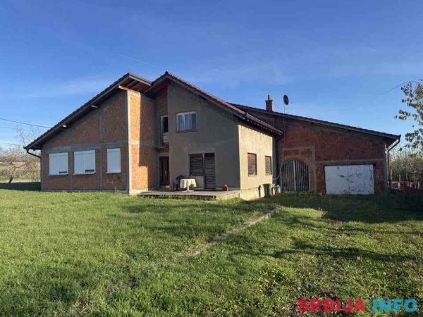 Prodaje se kuća u naselju Glumčevo Brdo, Beograd