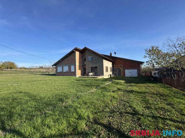 Prodaje se kuća u naselju Glumčevo Brdo, Beograd