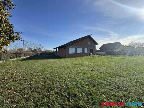 Prodaje se kuća u naselju Glumčevo Brdo, Beograd