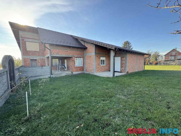 Prodaje se kuća u naselju Glumčevo Brdo, Beograd