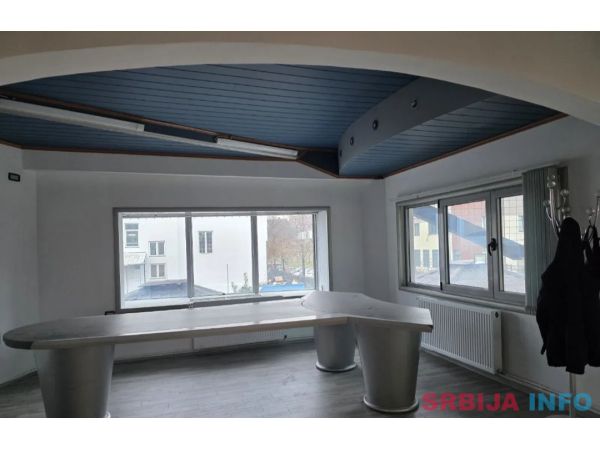 Komercijalni prostor za izdavanje 360m2 i 160m2