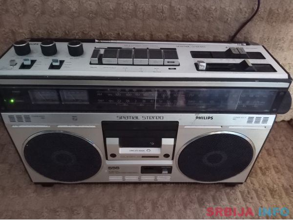 Spatial philips stereo 698