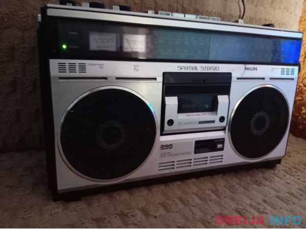Spatial philips stereo 698