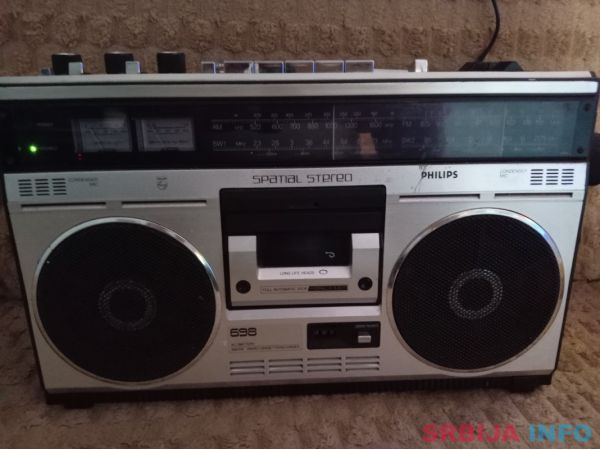 Spatial philips stereo 698