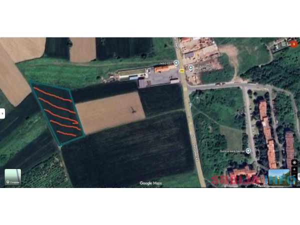 Na prodaju njiva na ulazu u Sremčicu sa desne strane 