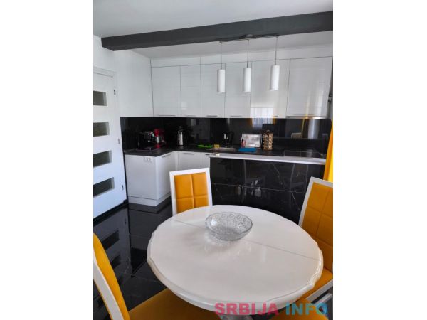 Kuca na prodaju 280m2 Sajlovo-Novi Sad
