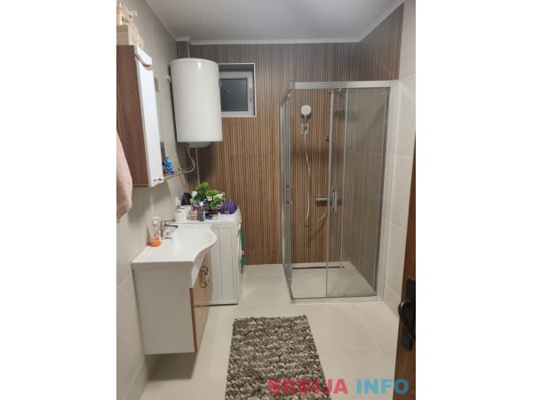 Kuca na prodaju 280m2 Sajlovo-Novi Sad