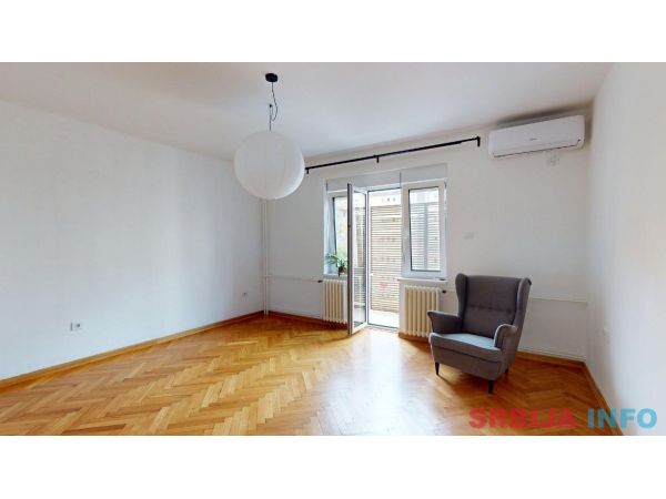 Renoviran trosoban stan na Keju-Novi Sad