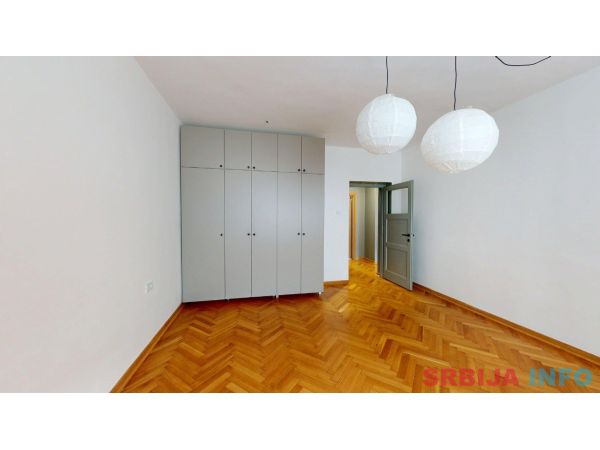 Renoviran trosoban stan na Keju-Novi Sad