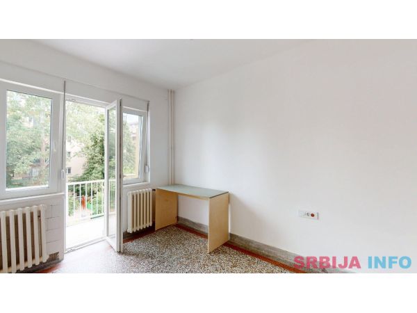 Renoviran trosoban stan na Keju-Novi Sad