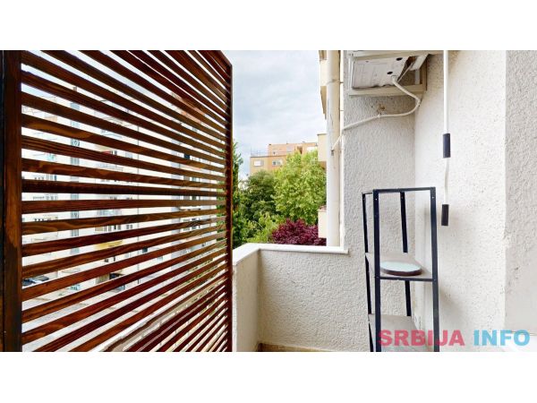 Renoviran trosoban stan na Keju-Novi Sad