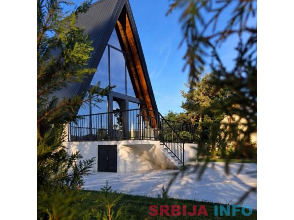 Na prodaju Luxury Villas&Poll, Aranđelovac