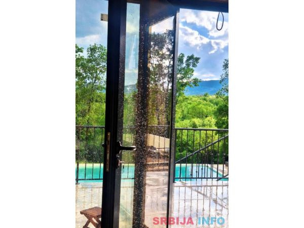 Na prodaju Luxury Villas&Poll, Aranđelovac