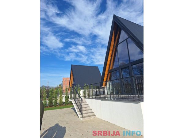 Na prodaju Luxury Villas&Poll, Aranđelovac