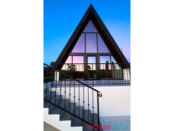Na prodaju Luxury Villas&Poll, Aranđelovac