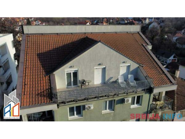 Na prodaju četvorosoban stan kod crkve na Ubu 