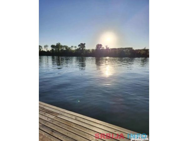 Splav 80 m2 Umka Čukarica Beograd