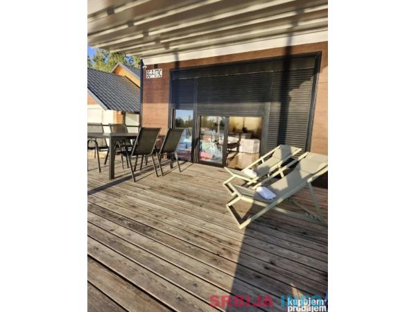 Splav 80 m2 Umka Čukarica Beograd 
