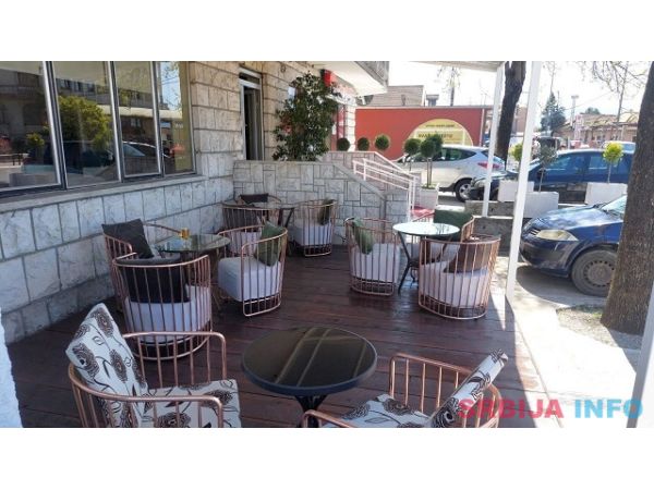 Potrebne radnice, Caffe Enigma