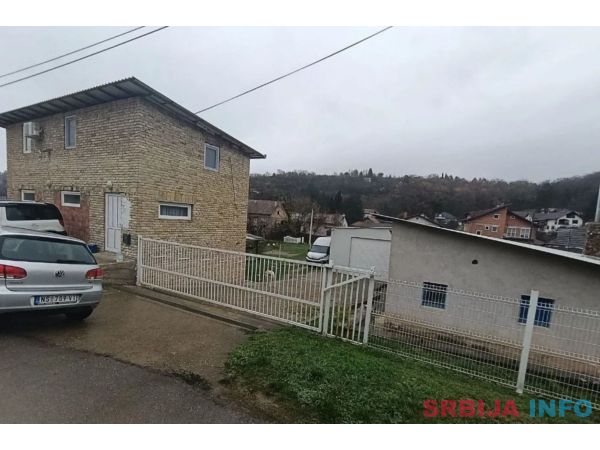 Na prodaju stambeno-poslovni objekat (kuca, hala)-Paragovo
