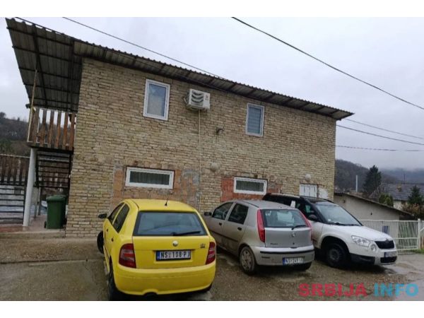 Na prodaju stambeno-poslovni objekat (kuca, hala)-Paragovo