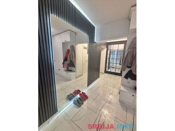 Palilula-Borca 220m2+75m2 na 6.5 ari placa