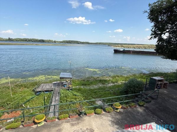 Prelepa kuca na Dunavu u Belegisu