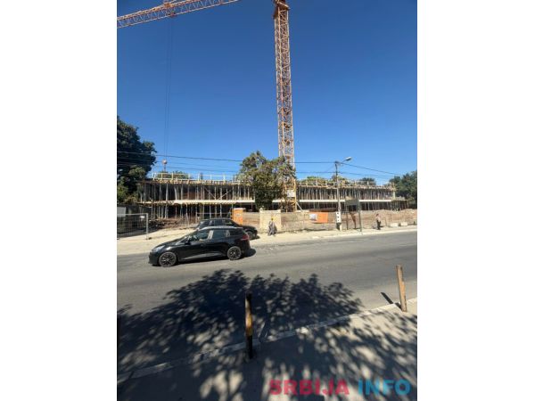 Prodaja vise garaznih mesta