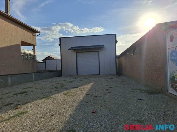 IZDAJE SE HALA &ndash; POSLOVNI PROSTOR MAGACIN Centar naselja Busije &ndash; op&scaron;t