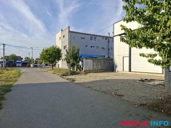 IZDAJE SE HALA &ndash; POSLOVNI PROSTOR MAGACIN Centar naselja Busije &ndash; op&scaron;t