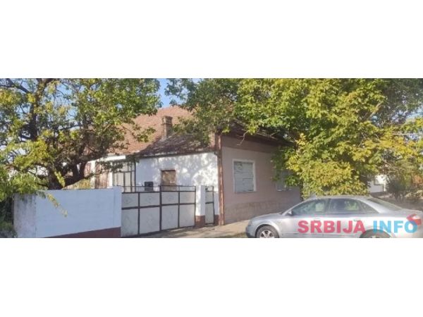 Na prodaju kuca 320m2 u selu Torak