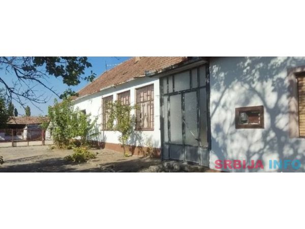 Na prodaju kuca 320m2 u selu Torak