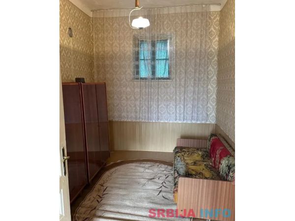 Na prodaju kuca 320m2 u selu Torak
