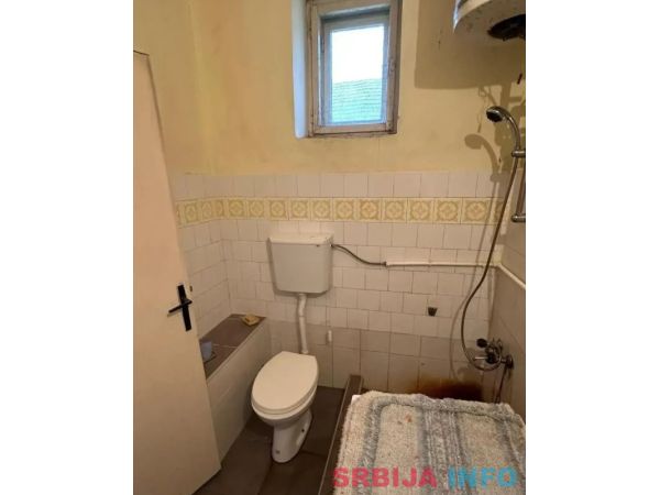 Na prodaju kuca 320m2 u selu Torak