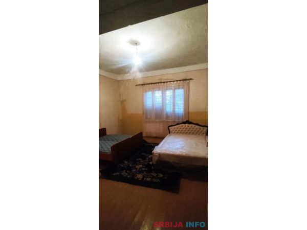 Na prodaju kuca 320m2 u selu Torak