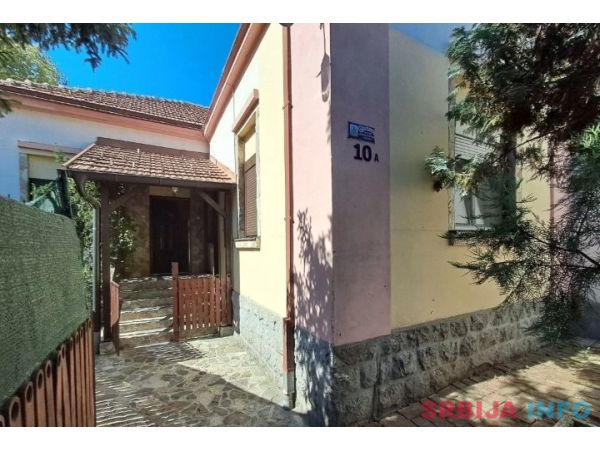 Prodajem dve stambene jedinice u centru Zaječara