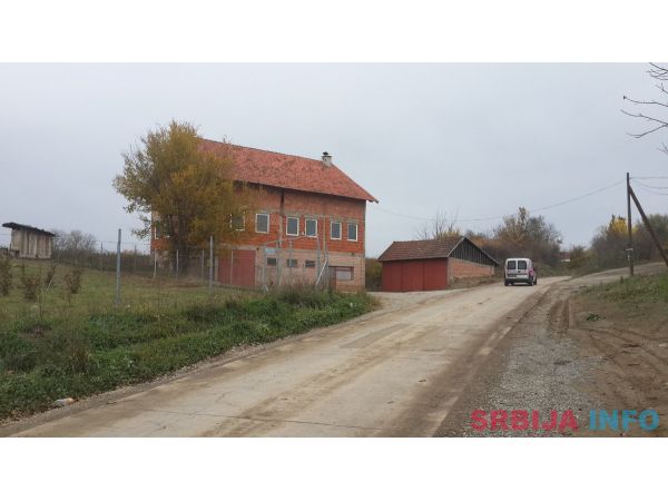 Stambeno-poslovni objekat Cortanovci