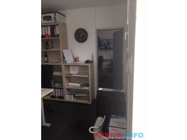 Izdajem halu (magacinski prostor+kancelarije)