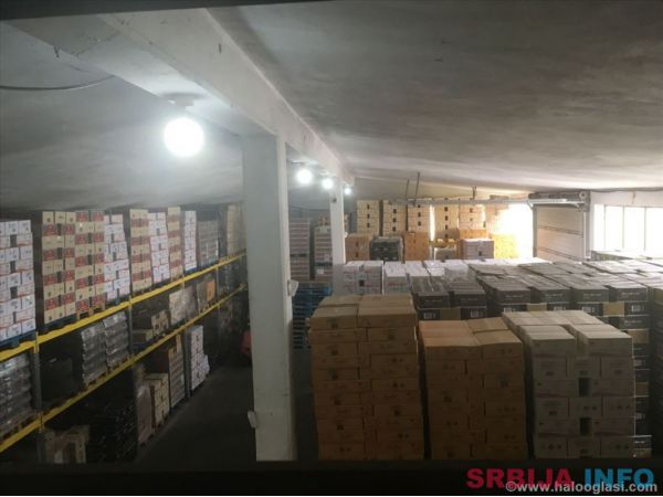 Izdajem halu (magacinski prostor+kancelarije)