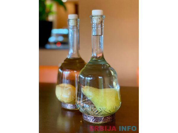 Domaca rakija od dunje, sljive, kruske, kajsije, flasa sa du