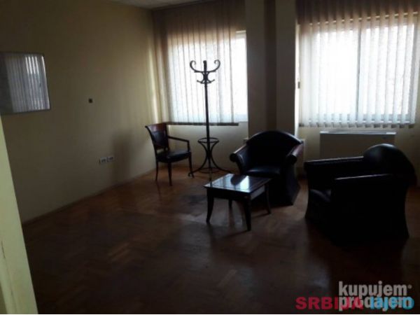 Zgrada sa zemljistem vise od 40 ari-Sabac