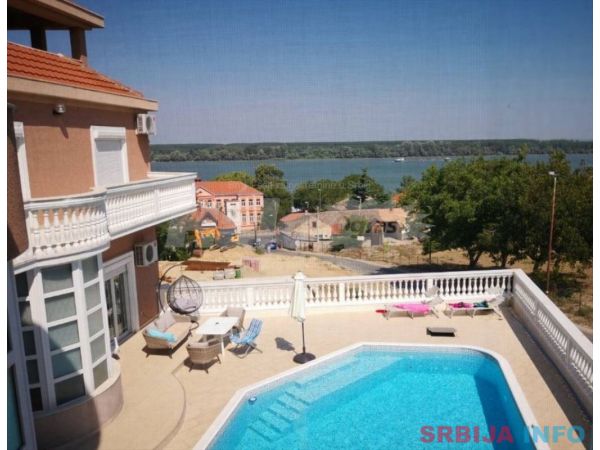Vila kraj Dunava