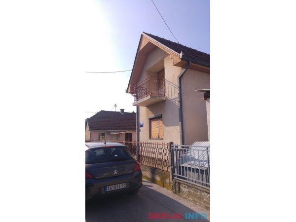 Prodajem kucu u Atenici kod plave hale