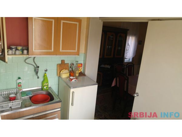 Prodajem kucu u Atenici kod plave hale