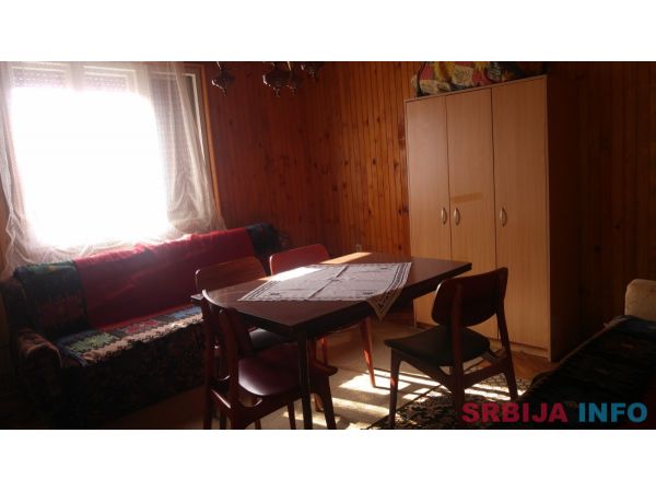 Prodajem kucu u Atenici kod plave hale