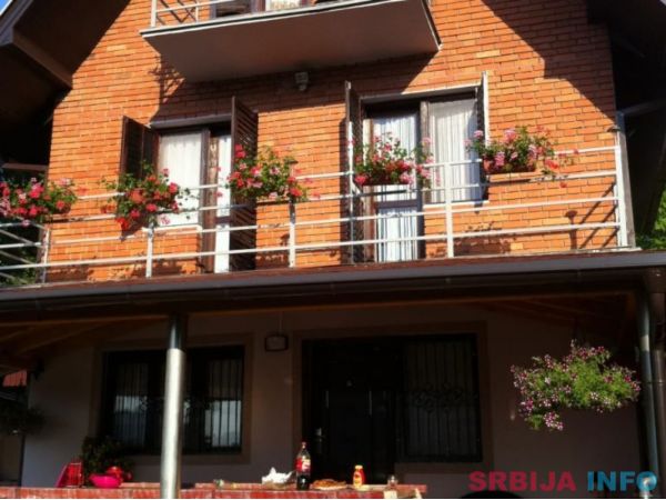 Vikendica u Malom Zvorniku (Sakar)