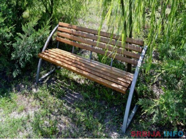 Klupe od drveta - URBANA OPREMA DOO