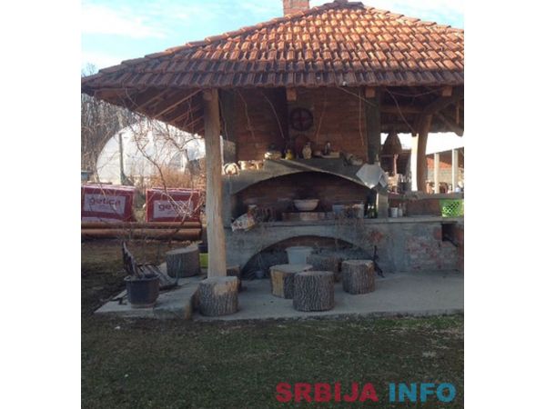 Prodajem seosko domacinstvo, Cacak-Jezevica